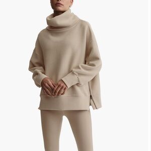 ✨Varley Sweatshirt✨